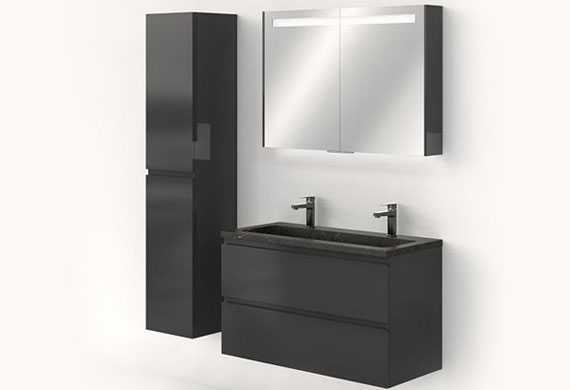 Badkamerkast met badkamermeubel en spiegel